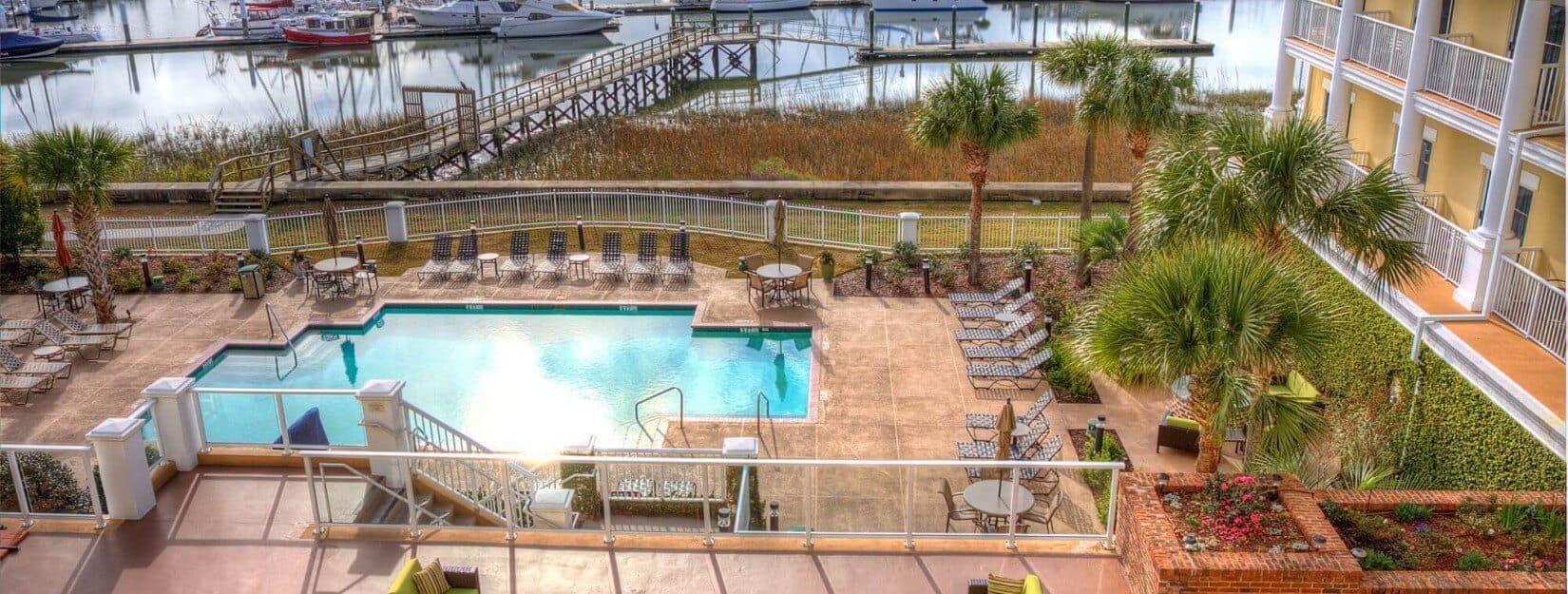 Courtyard Charleston Waterfront